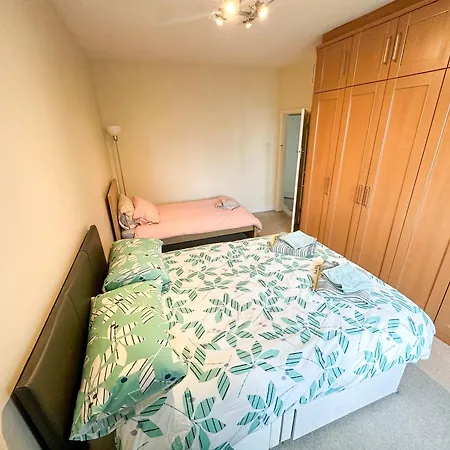 2 Bed Flat - Short Walk From Brent Cross Station Apartment Hendon Exterior photo