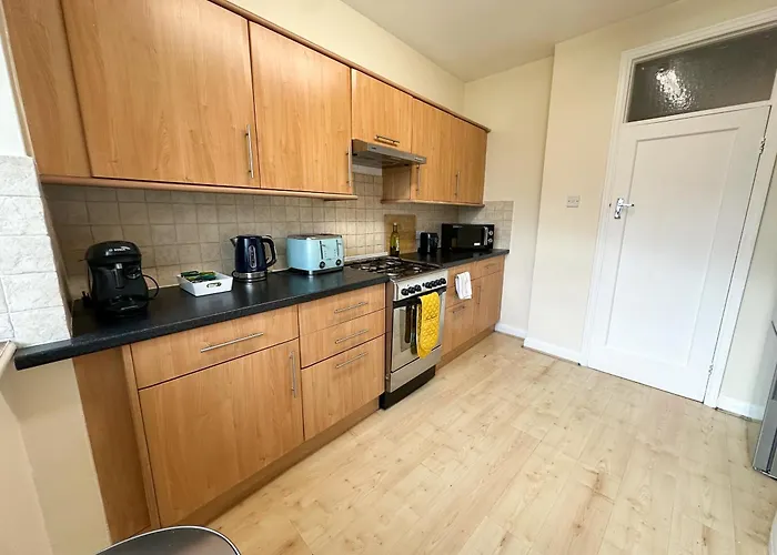2 Bed Flat - Short Walk From Brent Cross Station