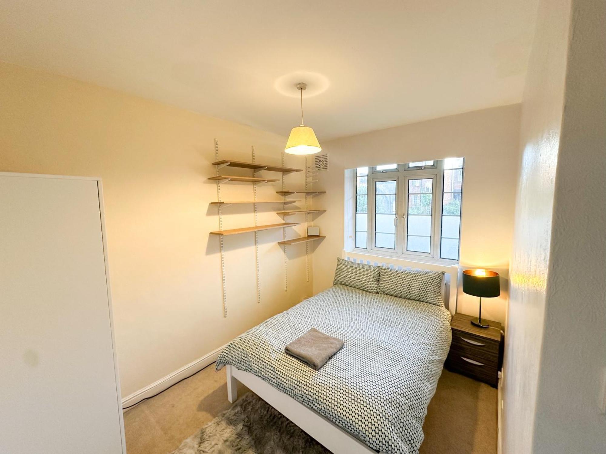 2 Bed Flat - Short Walk From Brent Cross Station *