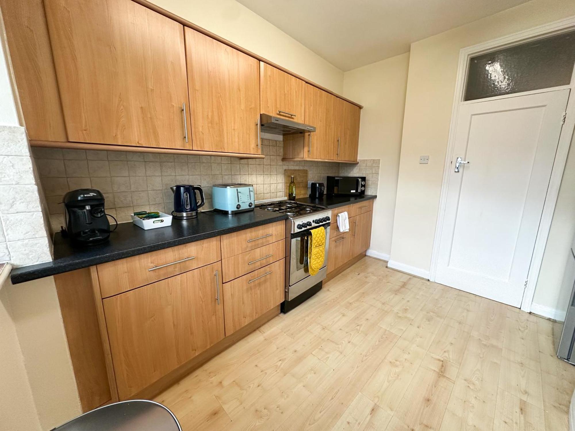 Apartment 2 Bed Flat - Short Walk From Brent Cross Station *