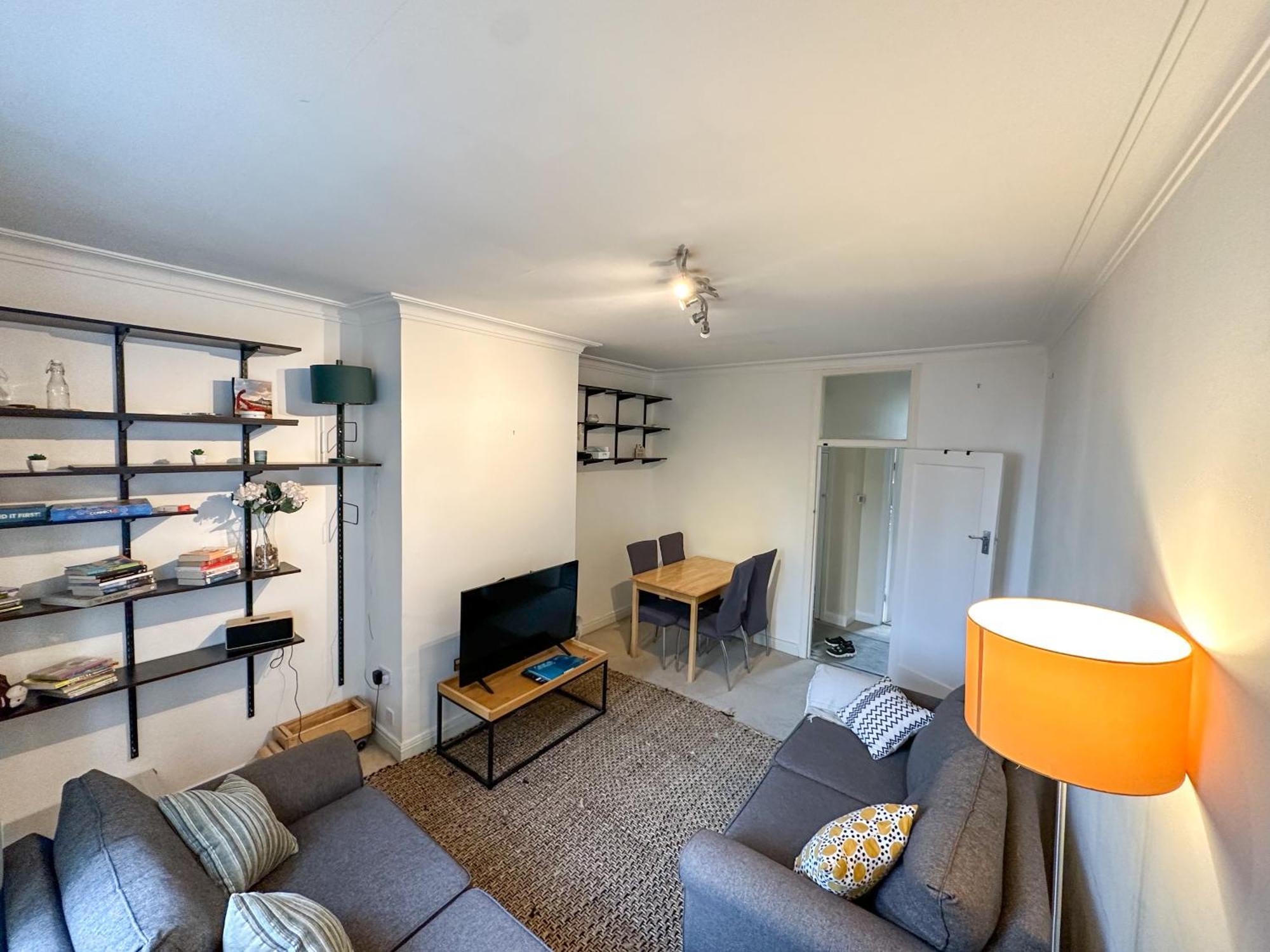 2 Bed Flat - Short Walk From Brent Cross Station Hendon