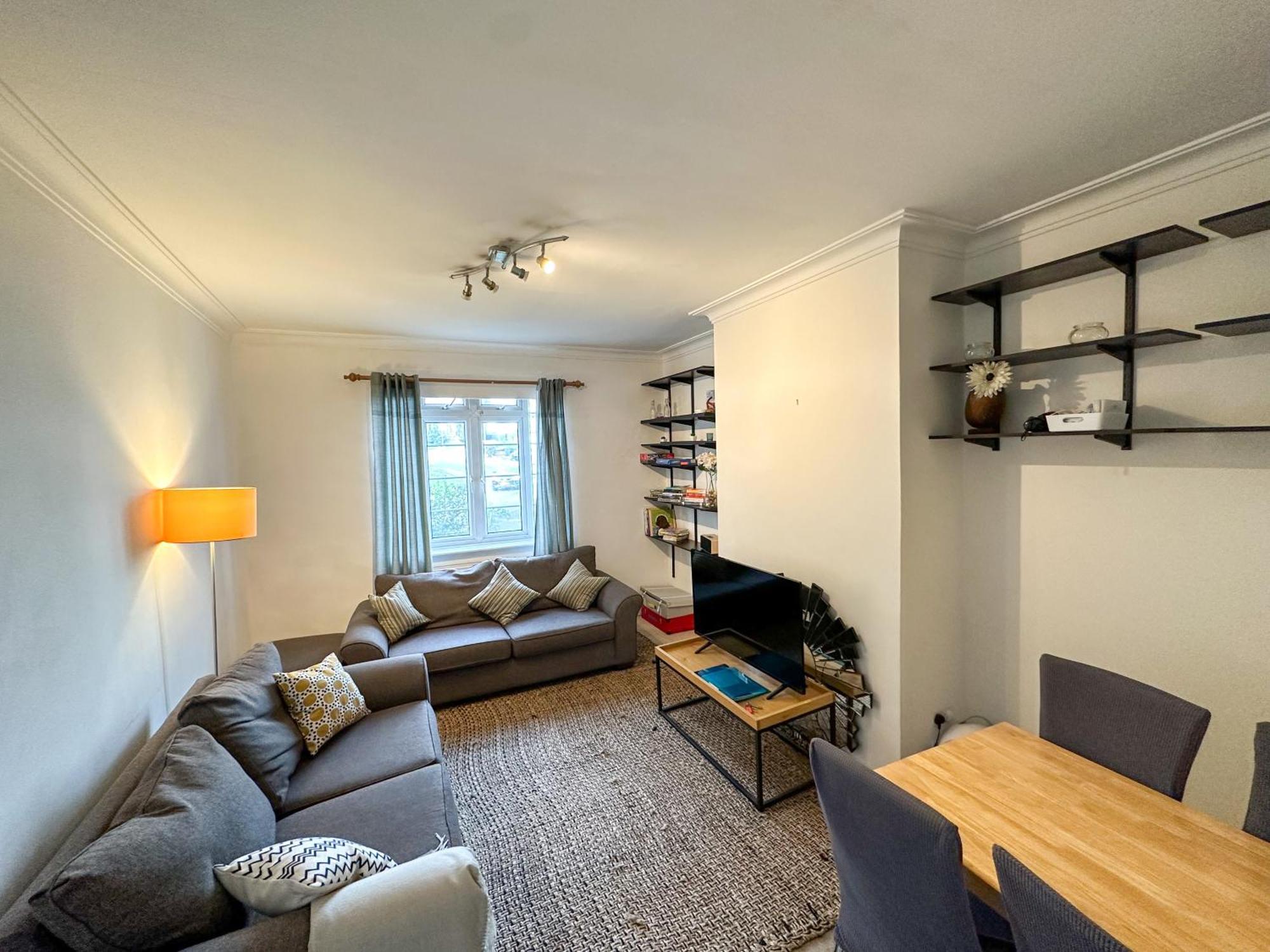 2 Bed Flat - Short Walk From Brent Cross Station *