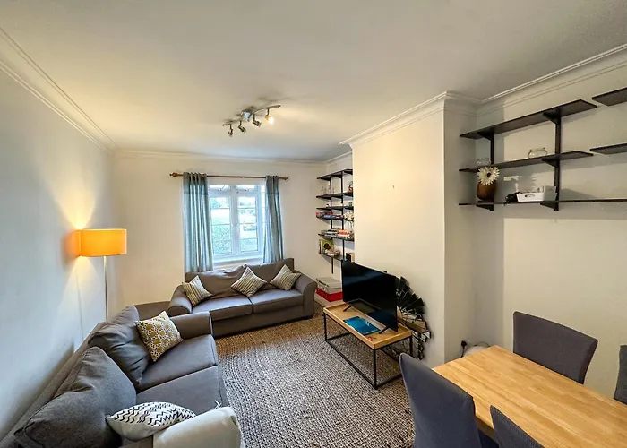 2 Bed Flat - Short Walk From Brent Cross Station